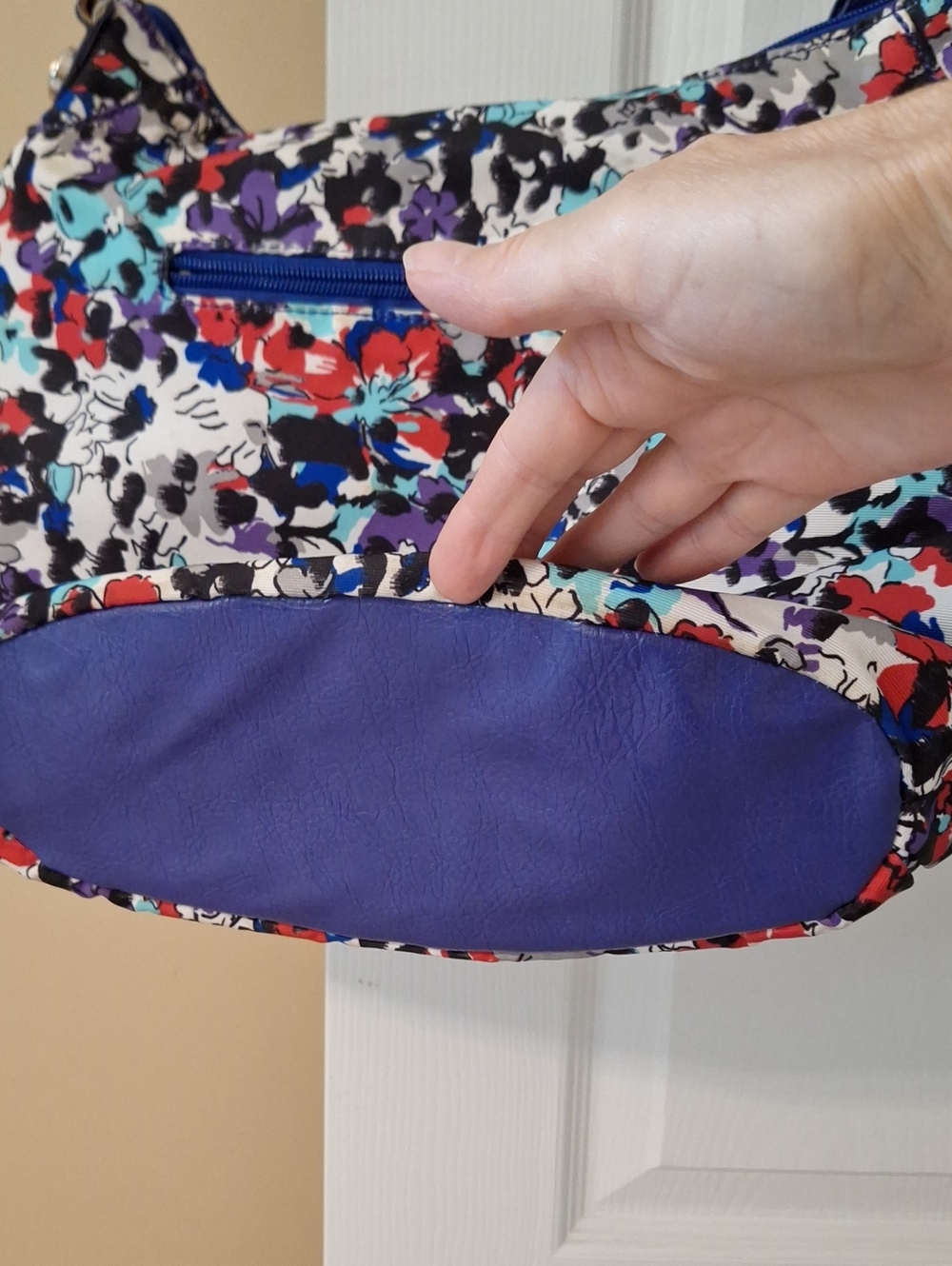 ELLE Multicolor Floral Shoulder Bag with Purple Trim - Picture 4 of 14